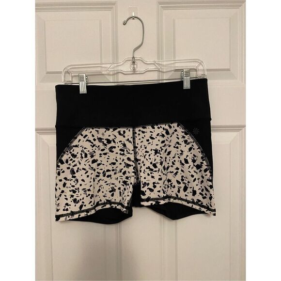Athleta Stealth Shortie shorts size medium - Picture 1 of 4